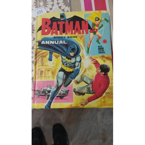 221 - Batman Story Book Annual, 1967, features classic tales, published by World Distributors (Manchester)... 