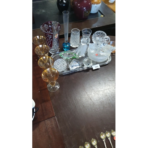 286 - Mixed lot of cut glassware and crystal, featuring various vases, bowls, and decorative ornaments.