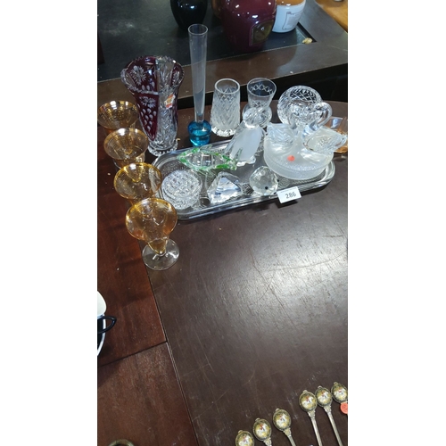 286 - Mixed lot of cut glassware and crystal, featuring various vases, bowls, and decorative ornaments.