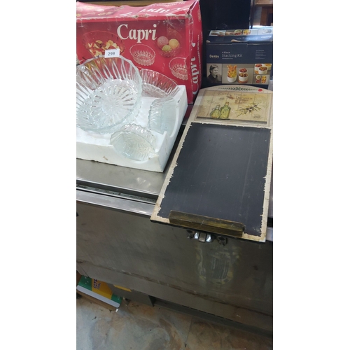 299 - Capri glass dessert bowl set includes several elegantly designed pieces. Accompanied by a Denby 4-pi... 