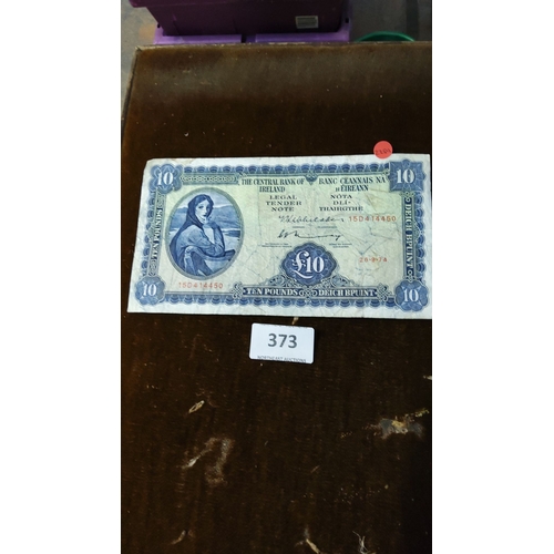 373 - 1974 Irish £10 banknote, Central Bank of Ireland, features Lady Lavery. Intricate design with blue t... 