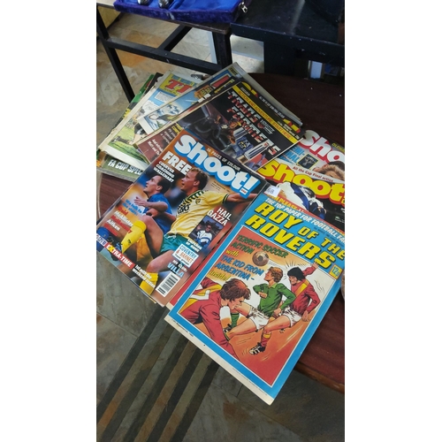 168 - Vintage magazine lot, featuring iconic 