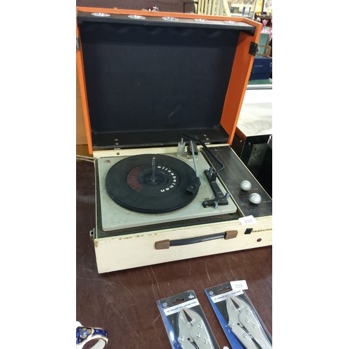 233 - Elisabethan Record Player (w)