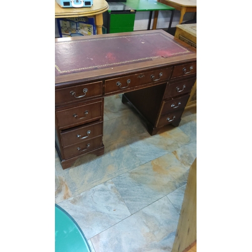 301 - Vintage mahogany pedestal desk with leather top, featuring nine drawers.(bit of restoration needed)