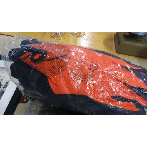 493 - Pack of 12 pairs of workgloves