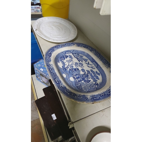 130 - Blue and white Willow-pattern porcelain platter from the mid-20th century, paired with a raised-reli... 