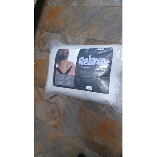 132 - Set of orthopaedic pillows