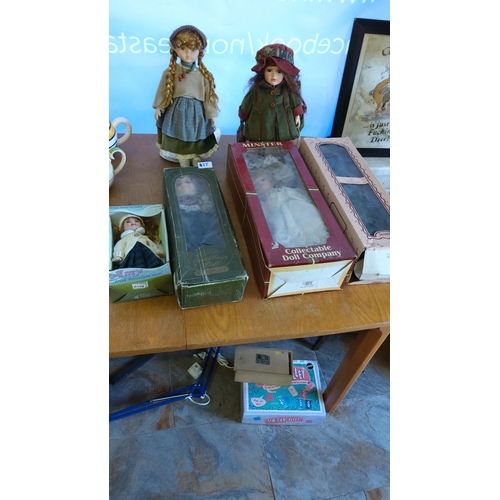 325 - Collection of vintage collectible porcelain dolls, including boxed examples from Minster and Collect... 