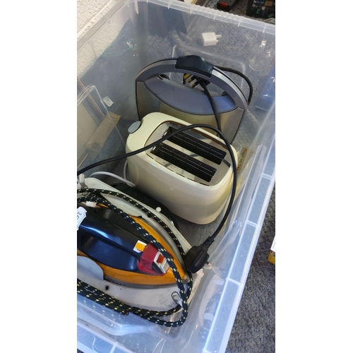 342 - Mixed lot of small household appliances, including a toaster, an iron, and a sandwich toaster. Condi... 