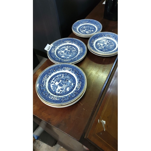 464 - Set of Arklow Ireland blue and white willow pattern plates from the mid-20th century, featuring intr... 