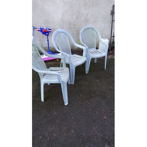 468 - 3 outside plastic chairs