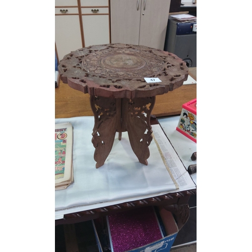 47 - Vintage wooden carved tripod table from the late 20th century, carved with floral and geometric moti... 