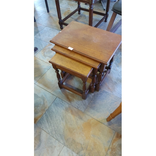 317 - Three-tier vintage nesting table set made of solid oak with turned spindle legs, from the mid-20th c... 