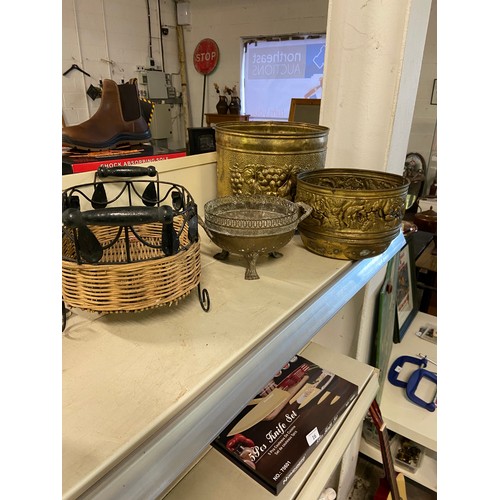 1 - Pair of 3 vintage brass planters with basket planter(4)