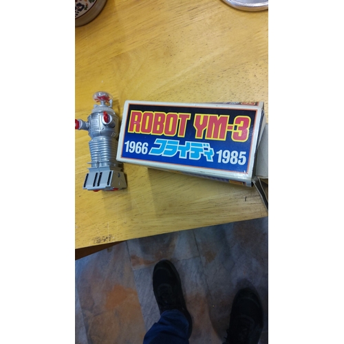 198 - Masudaya Robot YM-3 wind-up toy, inspired by *Lost in Space*. Includes original box. A 1980s Japanes... 