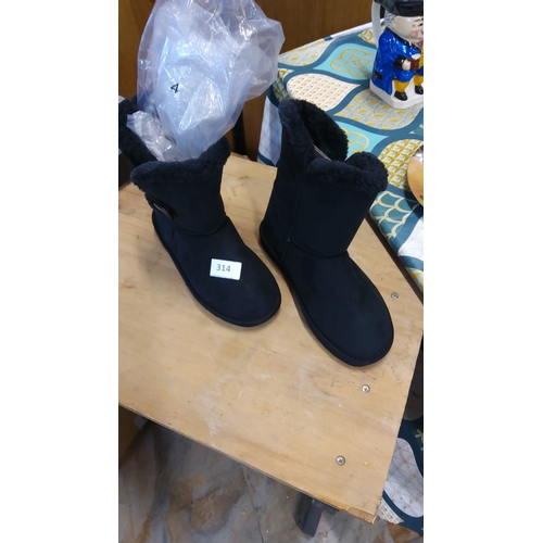 314 - New Ugg Style Boots (size 4)