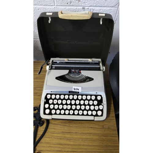 414 - Smith-Corona Zephyr Deluxe portable typewriter, from the mid-20th century. Compact, lightweight desi... 