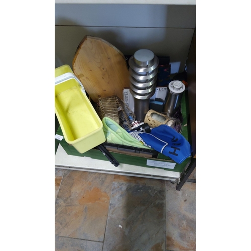 133 - Mixed lot including a stainless steel outdoor light, wooden chopping board, yellow plastic container... 