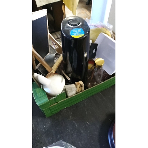 139 - Mixed lot includes household items, glassware, ceramics, small appliances, and miscellaneous collect... 