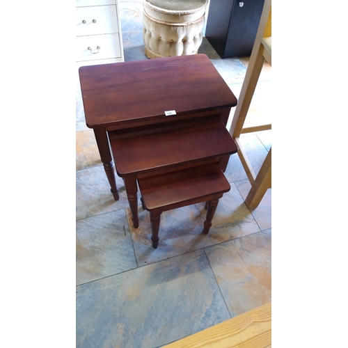 290 - Nest of three vintage mahogany tables with turned legs, featuring a classic design and practical nes... 