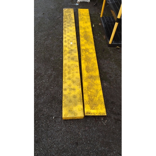 441 - 2 Metal 7 foot planks