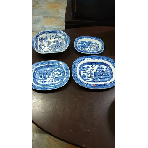 302 - Set of four blue and white transferware serving dishes, featuring the classic Willow pattern.