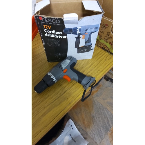 423 - Tesco 12V cordless drill/driver with original packaging. Ergonomic design with variable torque setti... 