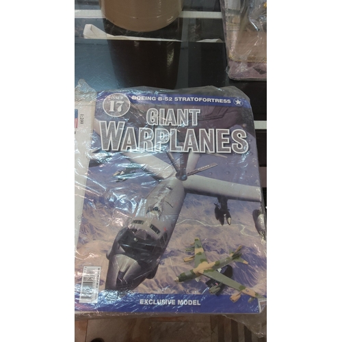 452 - Issue 17 of *Giant Warplanes* magazine, featuring the Boeing B-52 Stratofortress. Includes an exclus... 