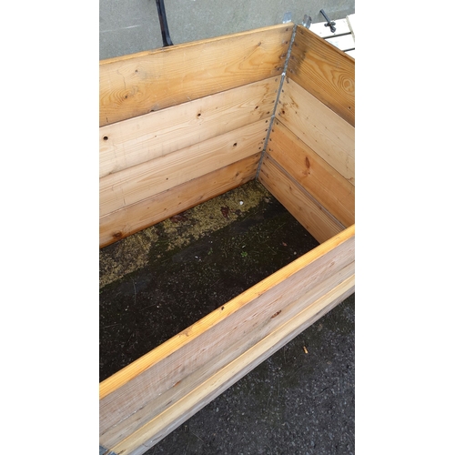 458 - Large wooden raised garden planter with metal-reinforced corners. Constructed with sturdy wood and m... 