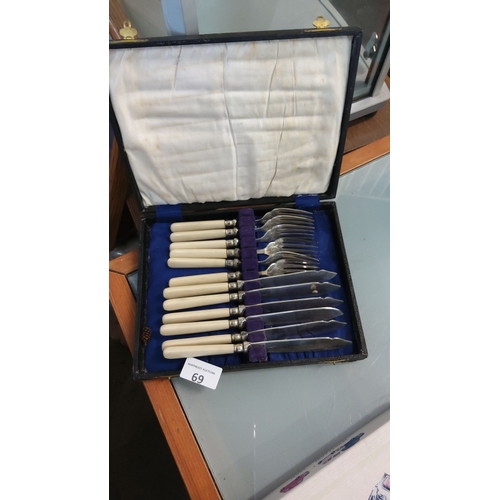 69 - Edwardian-era boxed fish cutlery set features silver-plated blades and forks with cream-colored hand... 