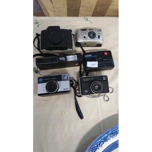 163 - Lot of six vintage cameras, including Kodak Instamatic 155X, Agfamatic 200 Sensor, Halina Panorama, ... 