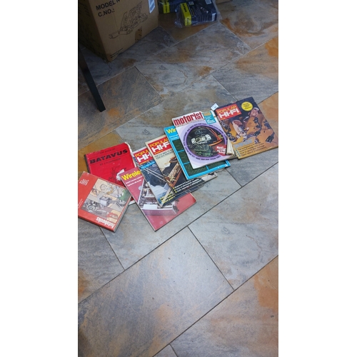 82 - Lot of approximately ten vintage specialist publications, including Popular Hi-Fi, Motorist, Wireles... 