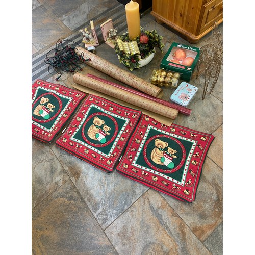 30A - Lot of Xmas decorations,lights,wrapping paper etc...