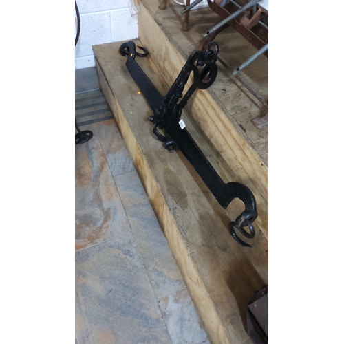 400 - Cast iron equal-arm hanging beam scale, (Dublin foundry)central suspension stirrup with ring, scroll... 