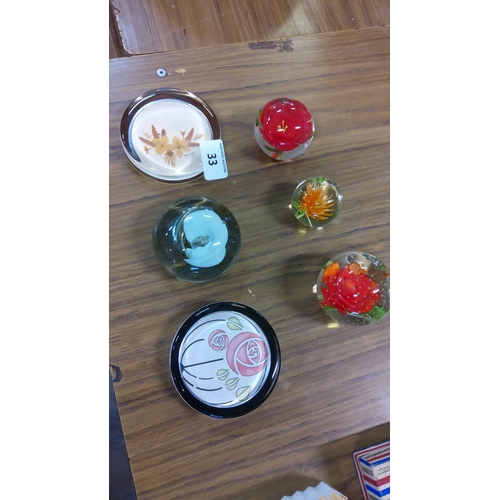 33 - Set of 6 decorative paperweights and shallow dishes.