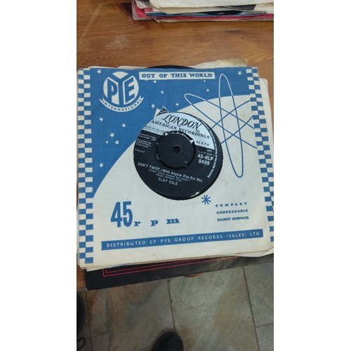 119 - Lot of 45s (10)