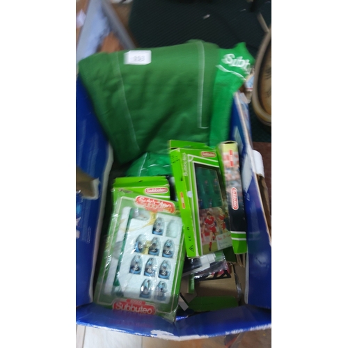 153 - Subbuteo table football group including a green cloth playing pitch and various boxed accessories, a... 