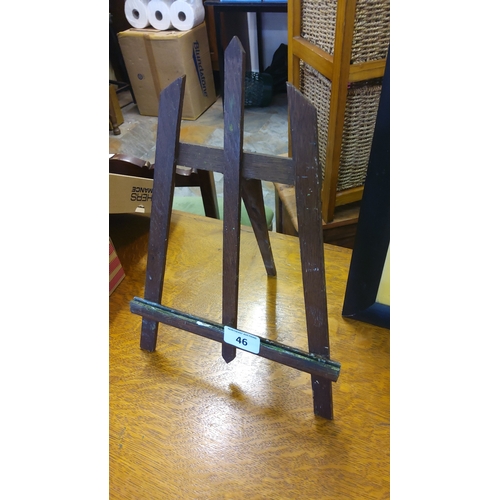 46 - Artist’s tabletop easel in stained wood, with three slatted uprights, an A-frame rear support, and a... 