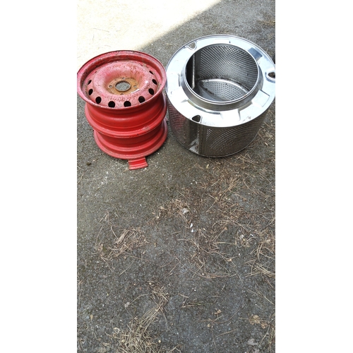 478 - Hubcaps & machine drum suitable for patio fire pits