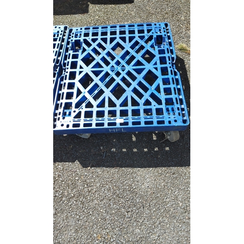 484 - Industrial plastic dolly on castors