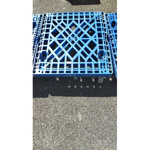 485 - Industrial plastic dolly on castors