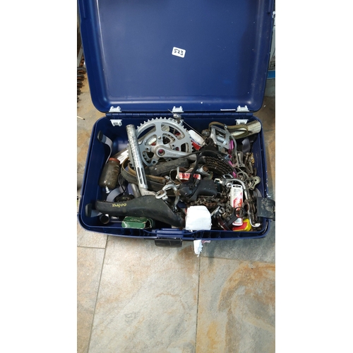 523 - A quantity of bicycle components and spares, including chainrings, cranks, pedals, derailleur parts,... 
