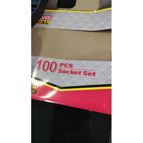 530 - PRO-WERKZEUGE 100-piece socket set, comprising ratchets, extension bars, assorted metric sockets, sc... 