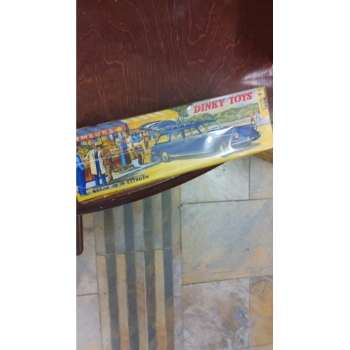 91 - Dinky Toys boxed die-cast model car, Citroën Break ID 19, in illustrated card box with cafe scene an... 