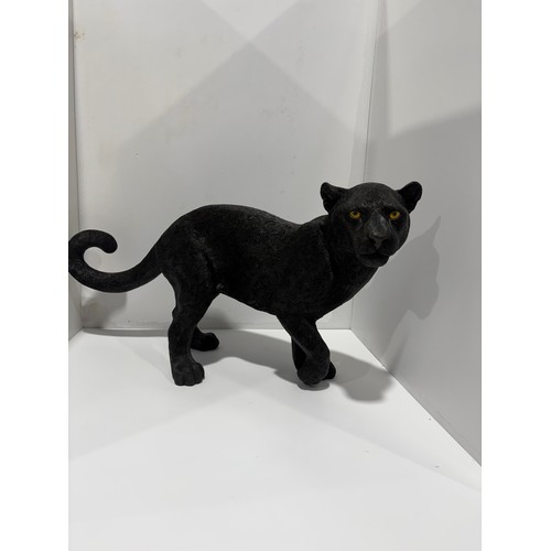 Country Artists Black Jaguar, CA06470. Approx 650mm long, 350mm tall. Heavy. Stunning piece, pictures can’t do it justice.
Condition. Excellent, Boxed, UK shipping availability