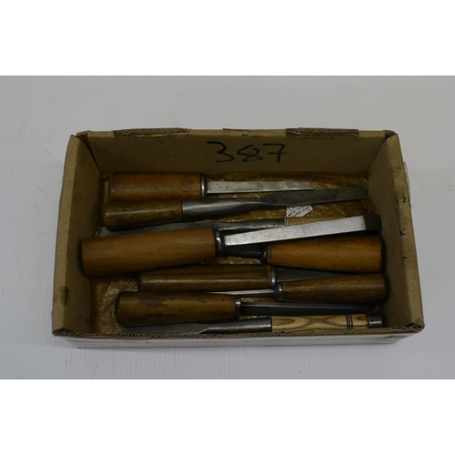 387 - 9 Mortise and socket handled chisels