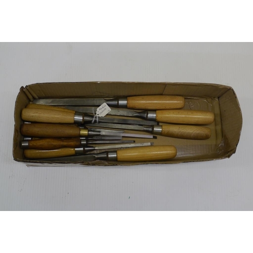 390 - 11 Mortise chisels