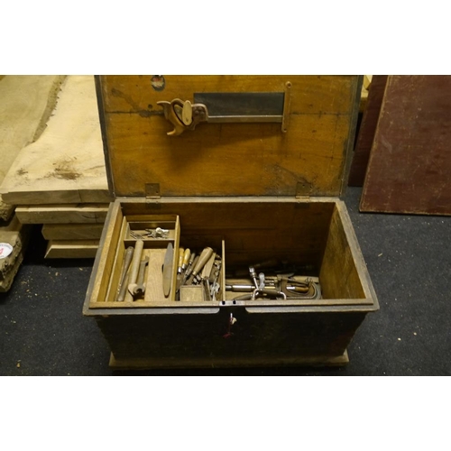 442A - Tool chest and contents