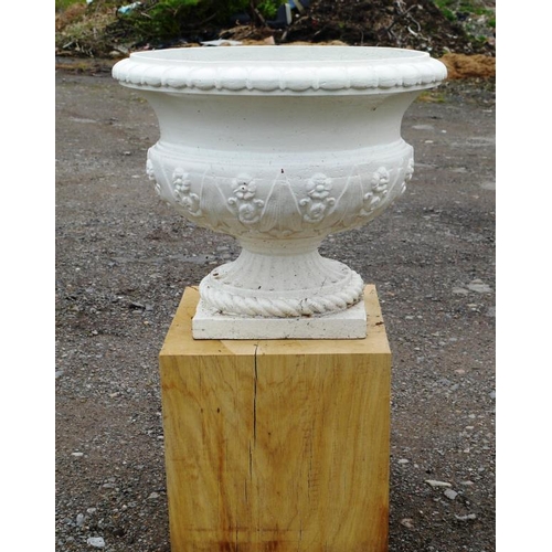 200 - An original cast iron garden urn 16