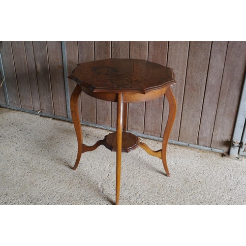 332 - An oak occasional table with undershelf 25